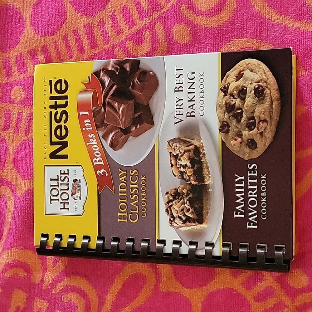 🟢Nestle Toll House 3 Books in 1 cookbook YUM